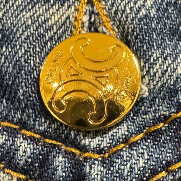 Fashion cropped Jean jacket . Women’s. NWT. Sz. Large. - Picture 3 of 8